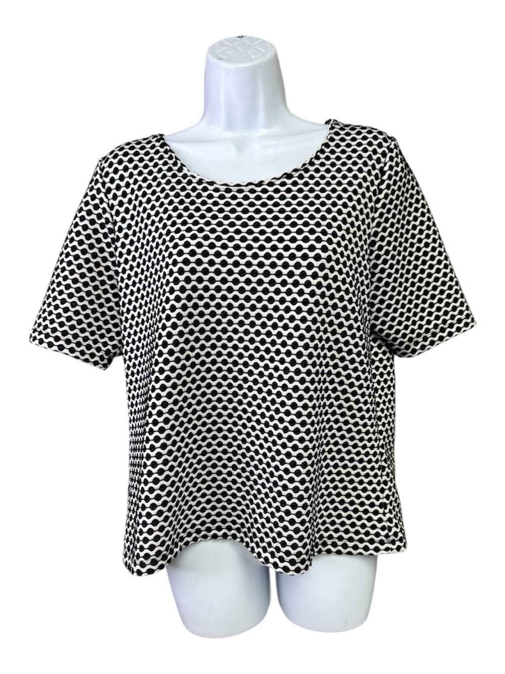 Ruby Rd. petite large Black & White Wave Dot Short Sleeve Scoop Neck top